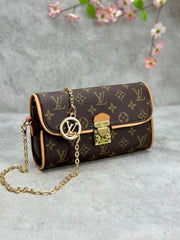 LV Pochette Camille
