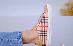 New season burbeary sneakers