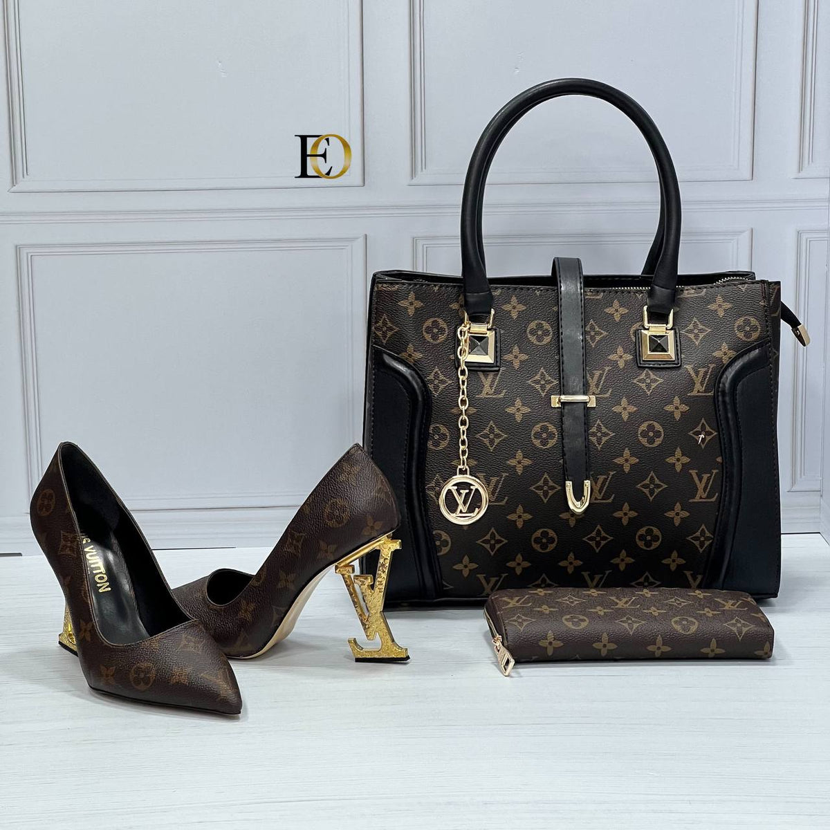 Heeled shoes set with LV logo on the heel