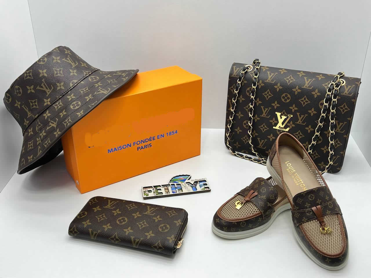 LV sandal style shoes set