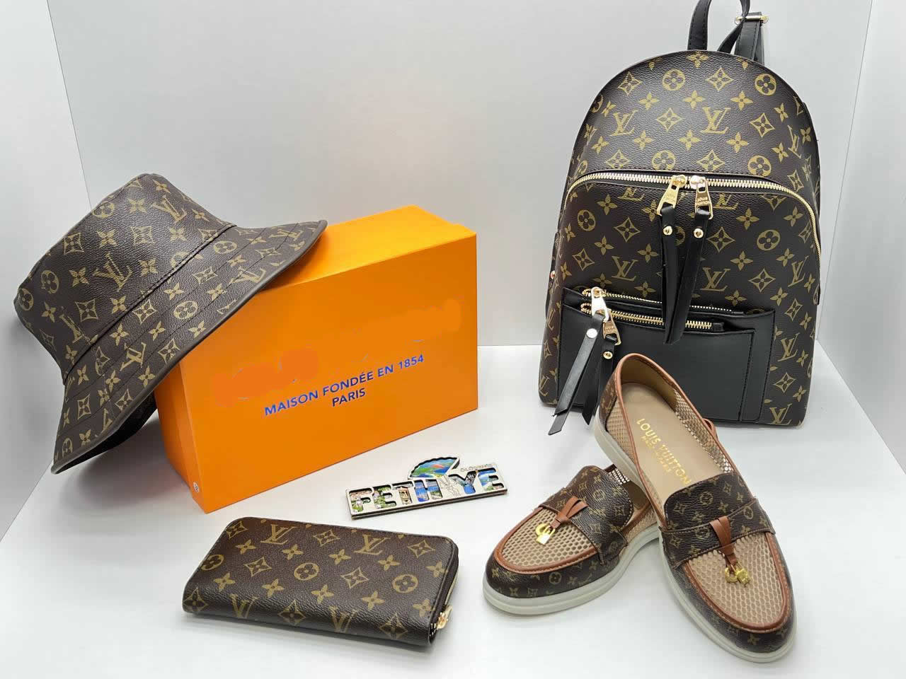 LV sandal style shoes set