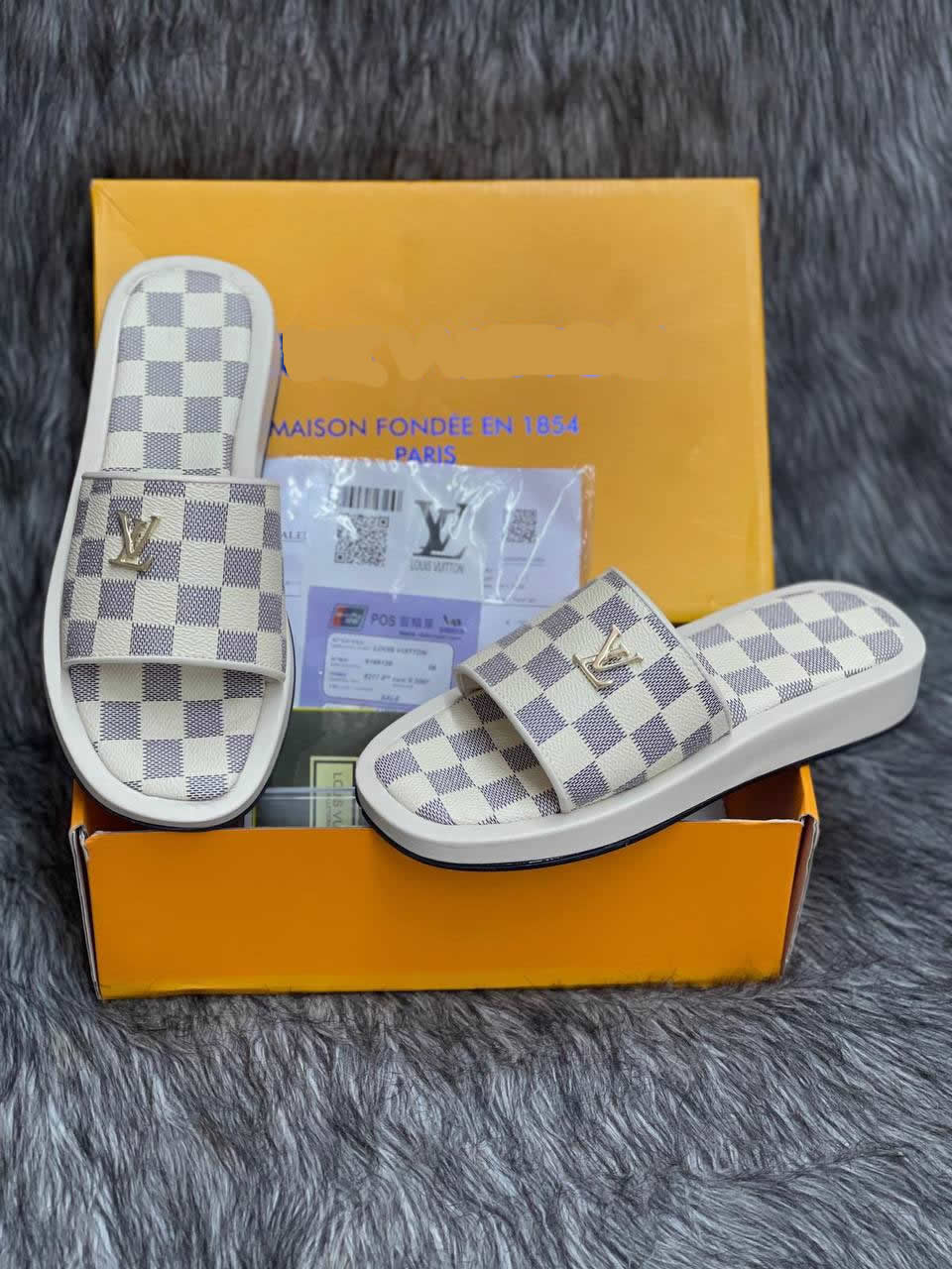 New season LV patterned slippers