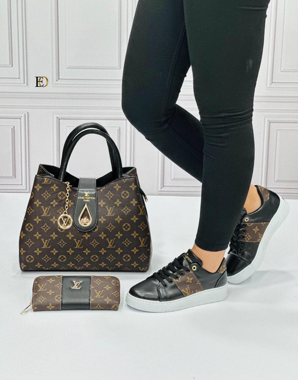 light LV patterned black shoe bag set