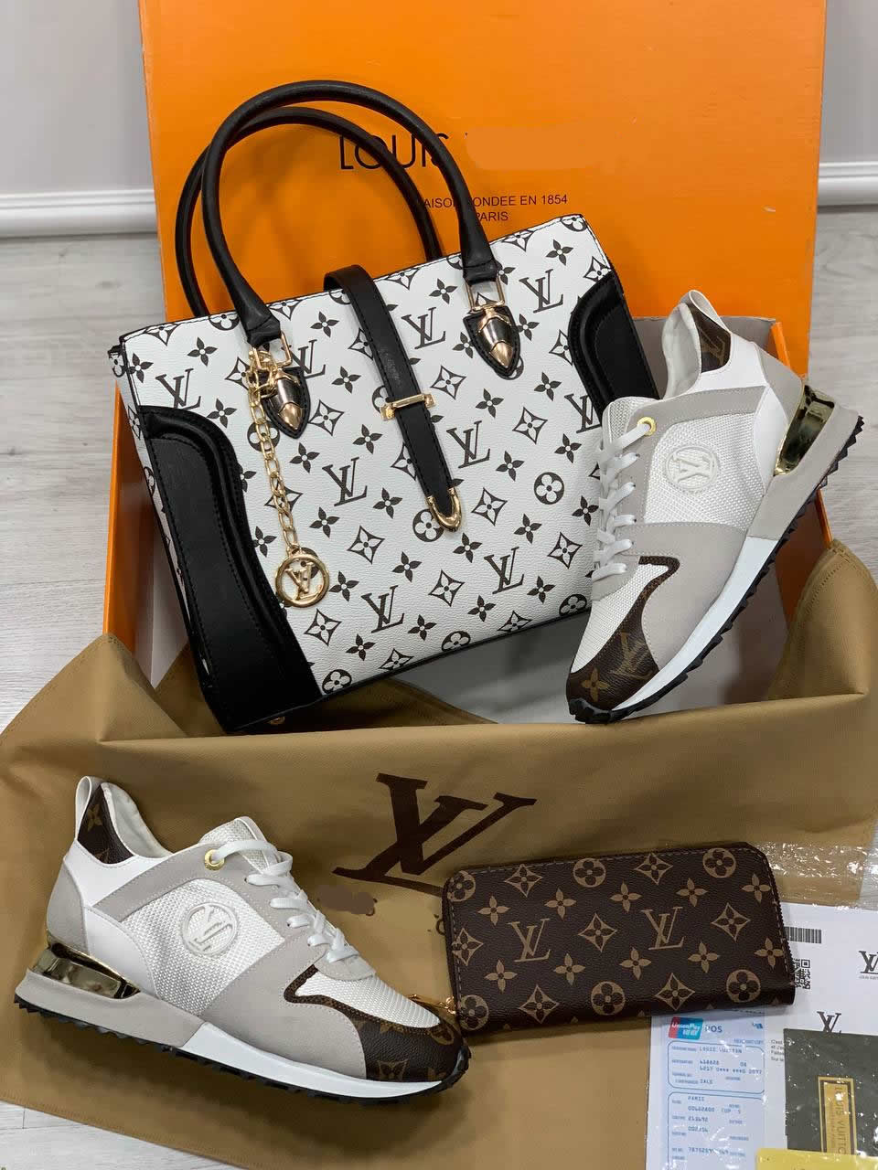 LV patterned shoe bag set