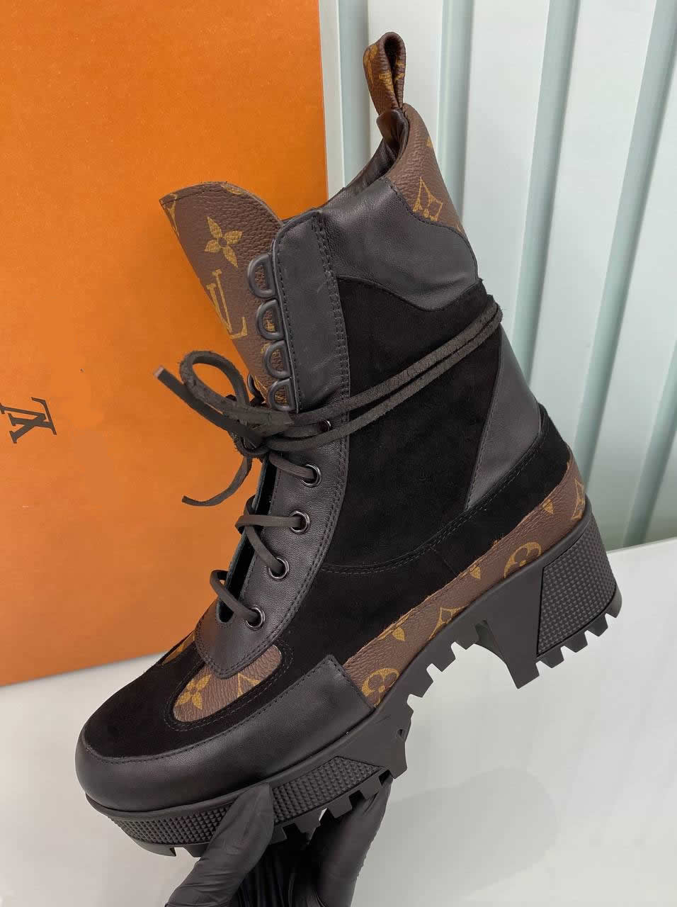 LV new season genuine leather boots