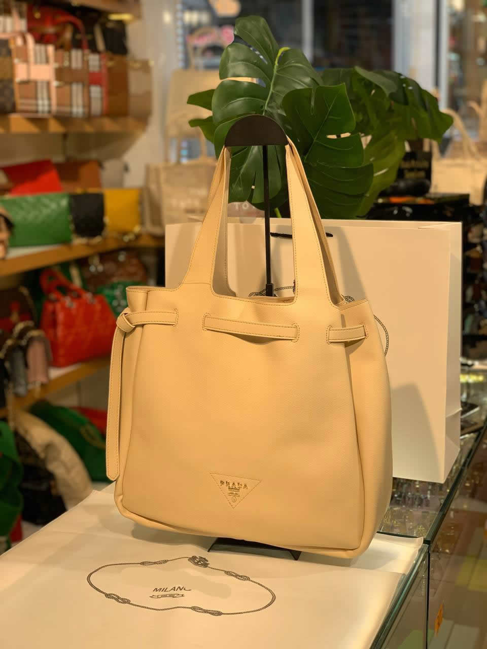 New season shoulder and hand bags