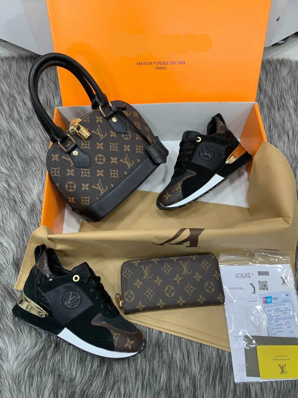 LV patterned shoe bag set