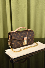 LV Pochette Metis East