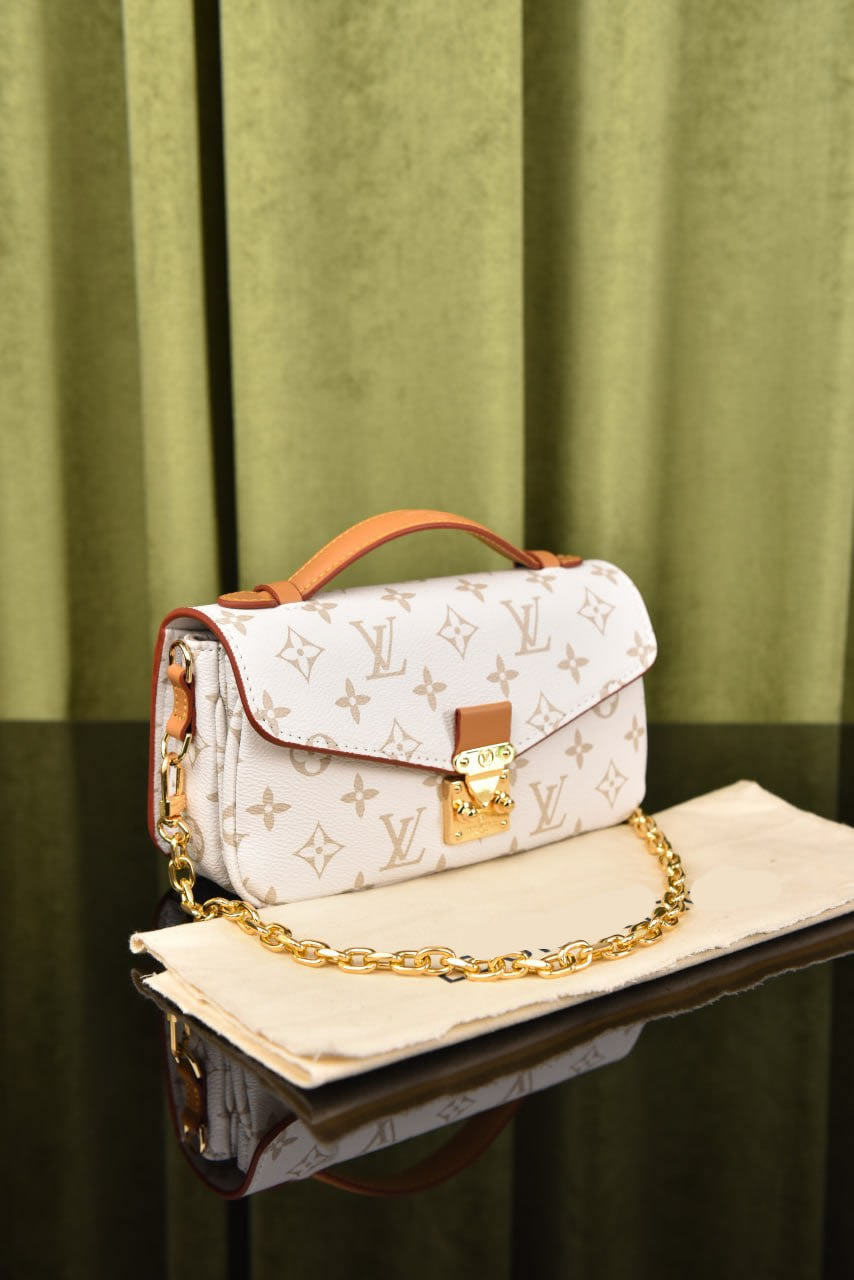 LV Pochette Metis East