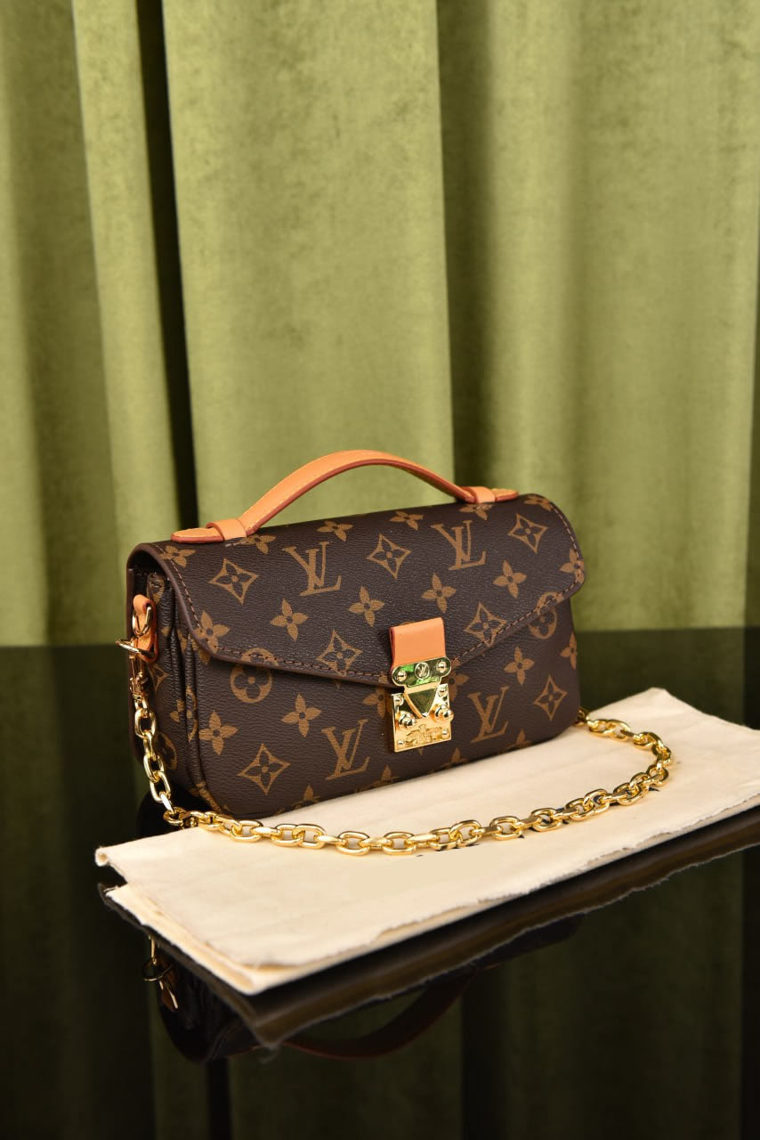 LV Pochette Metis East