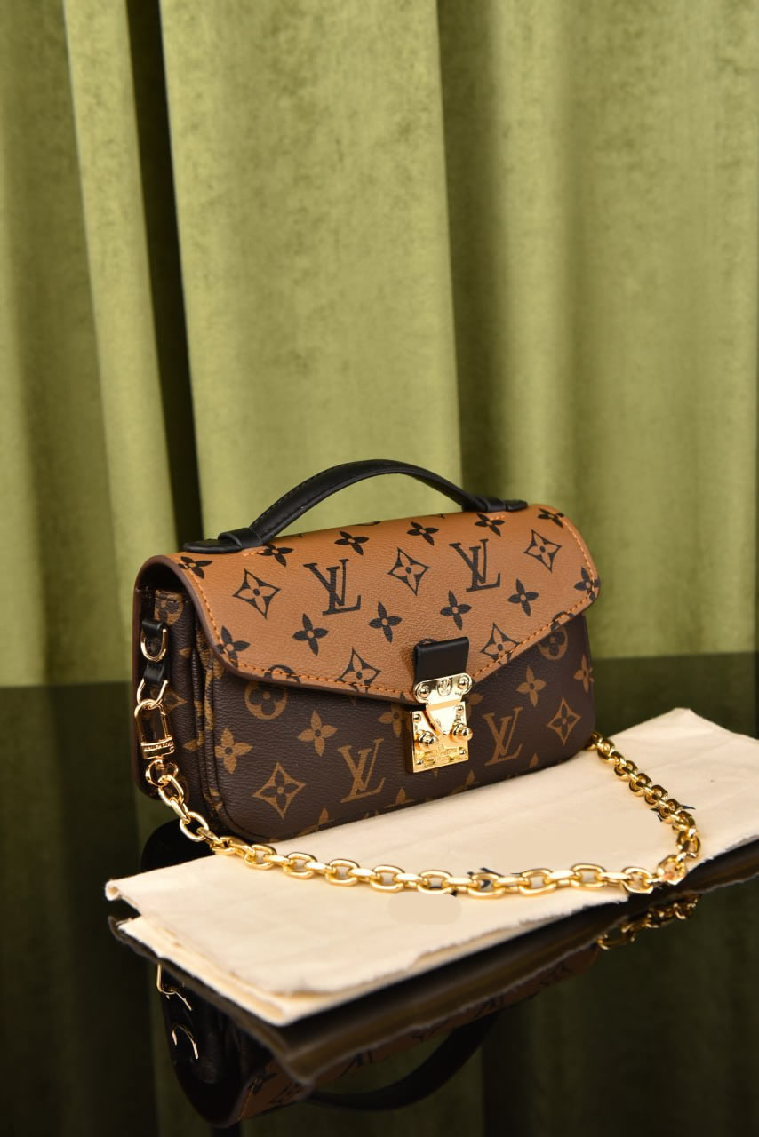 LV Pochette Metis East