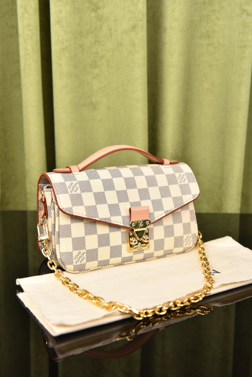 LV Pochette Metis East