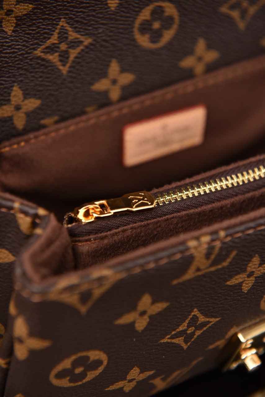 LV Pochette Metis East