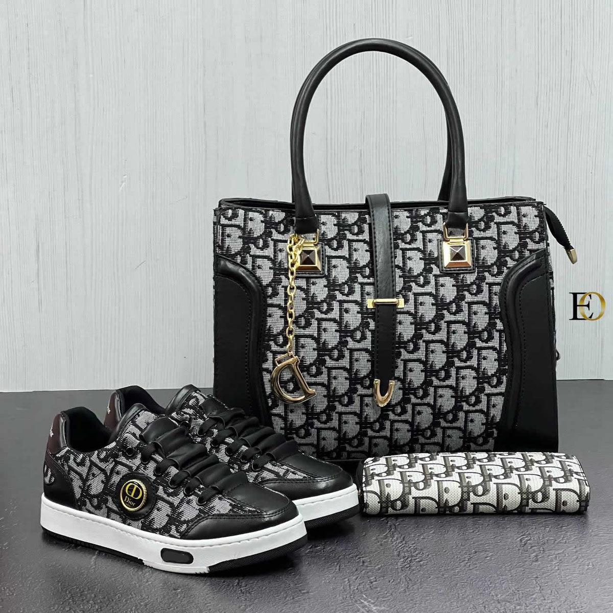 CD patterned shoe bag set