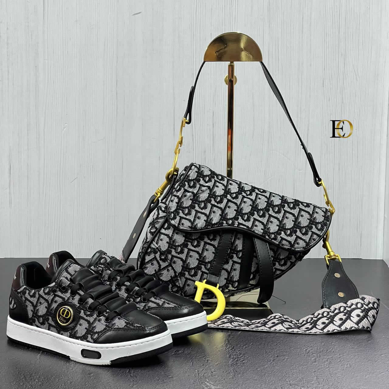 CD patterned shoe bag set