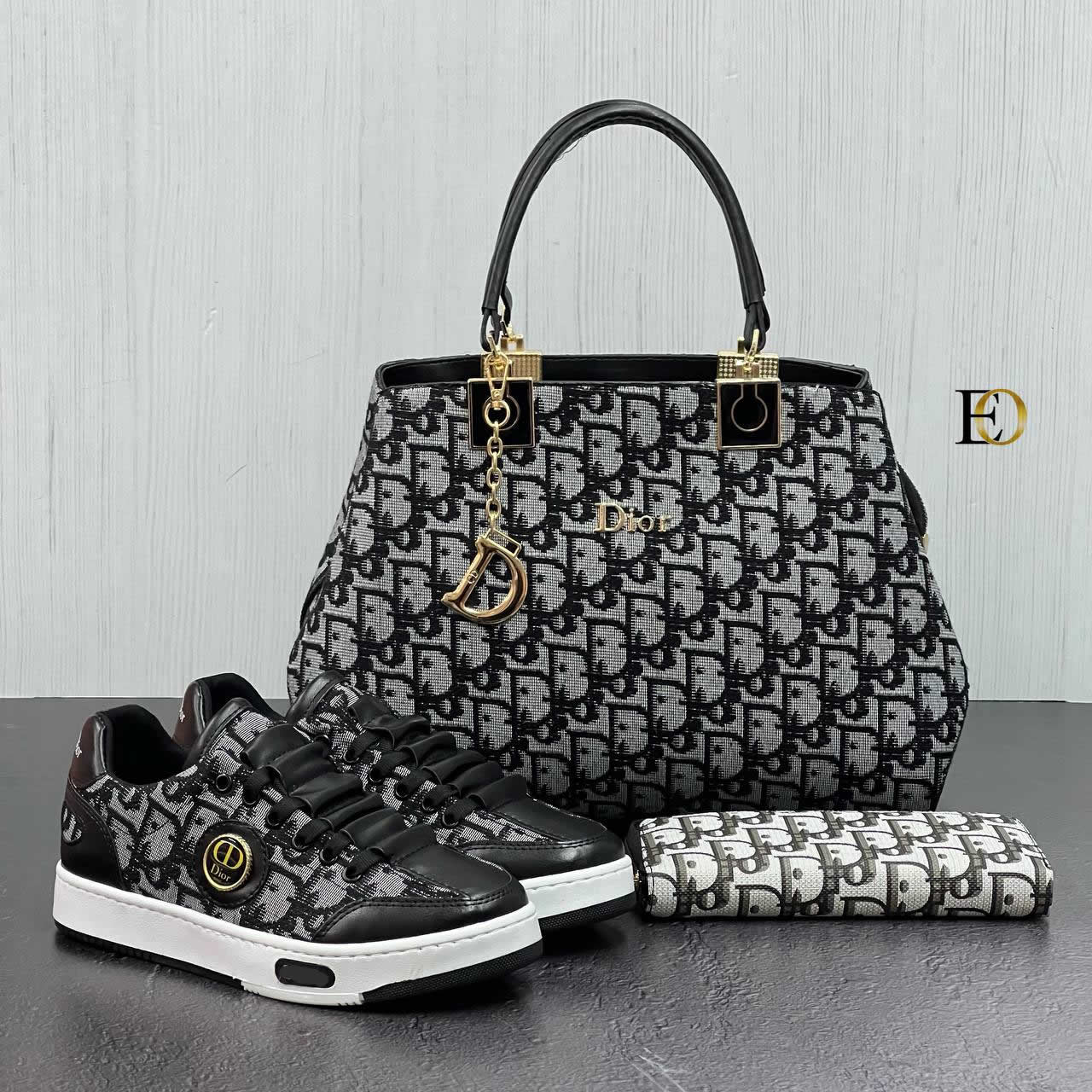 CD patterned shoe bag set