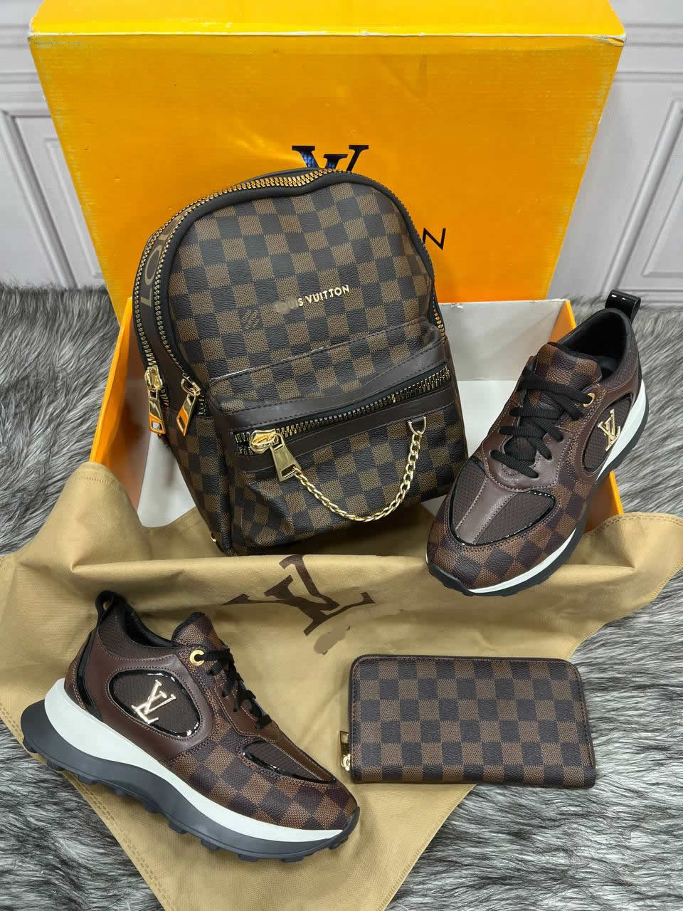 New shoe bag sets with LV pattern