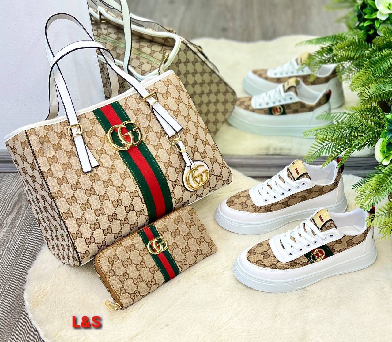 GG patterned sneaker bag set