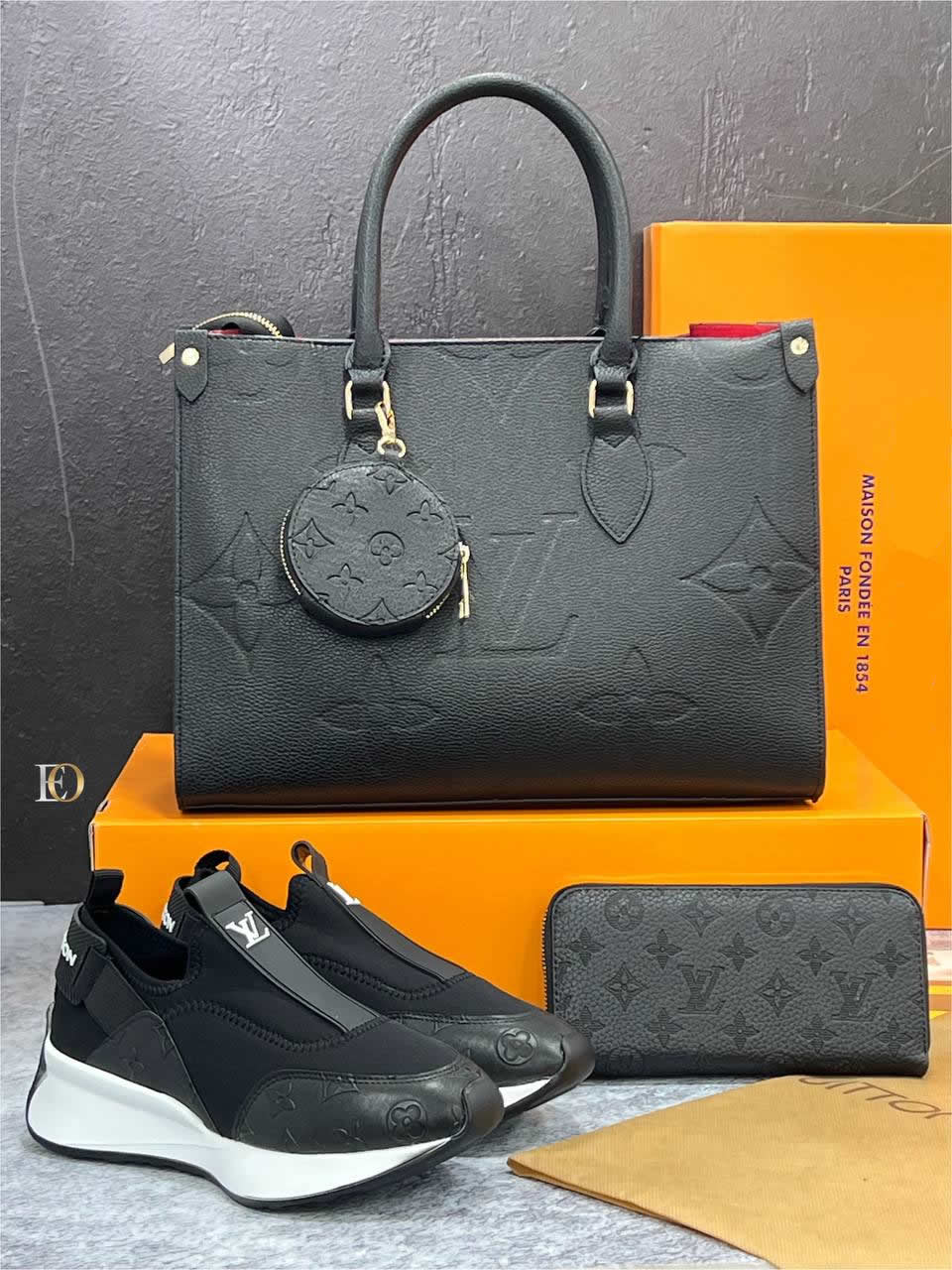 LV sports style shoe bag set