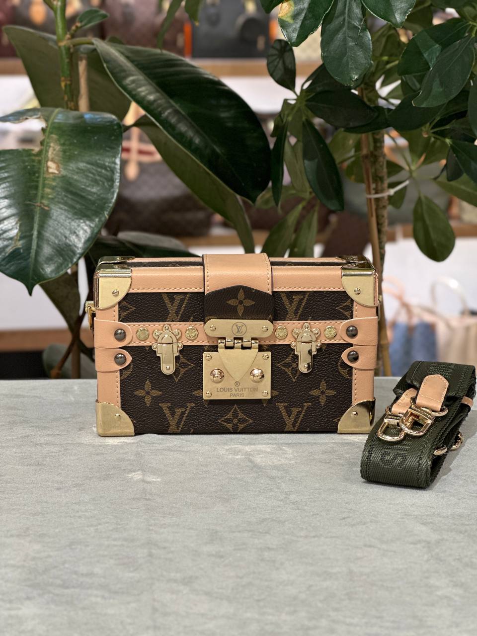 LV PETITE MALLE