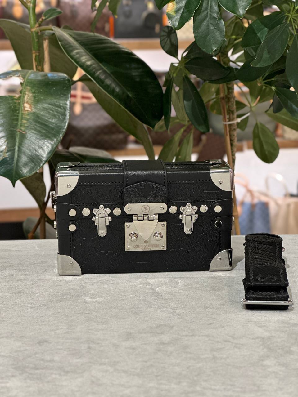 LV PETITE MALLE