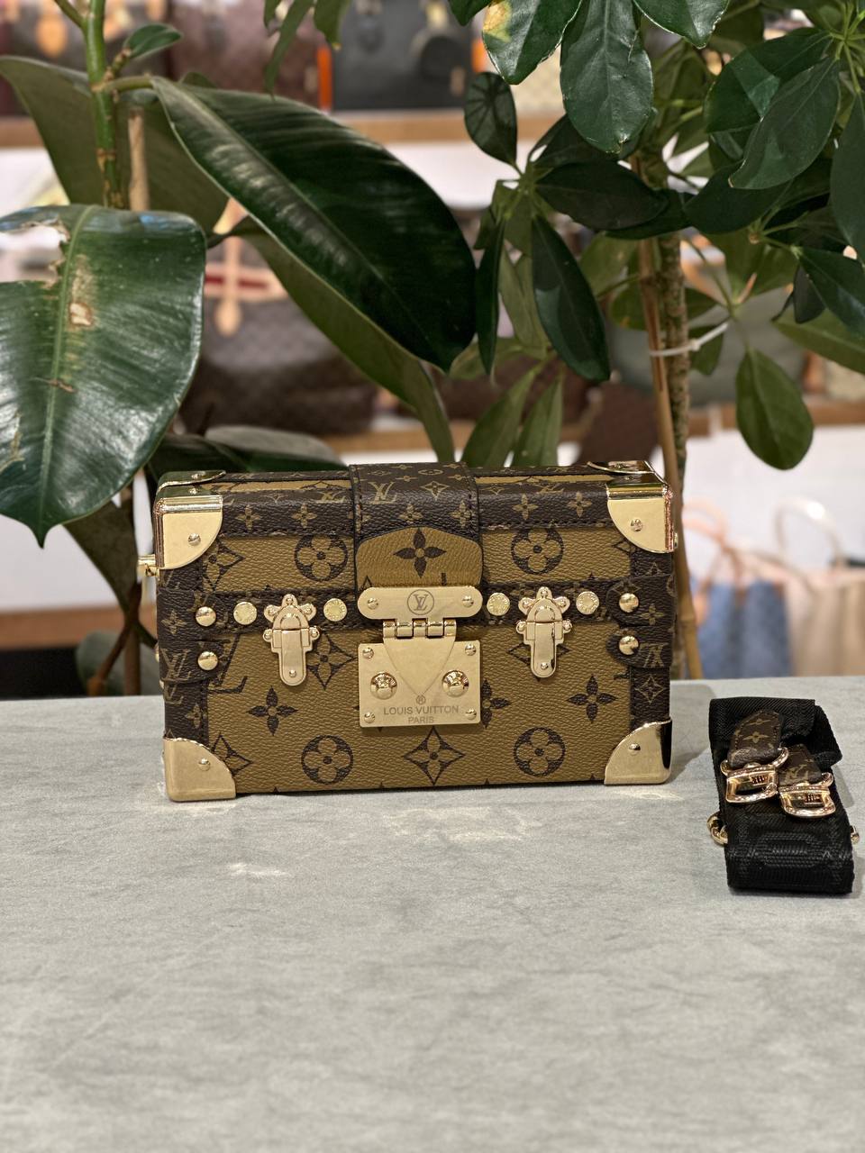 LV PETITE MALLE