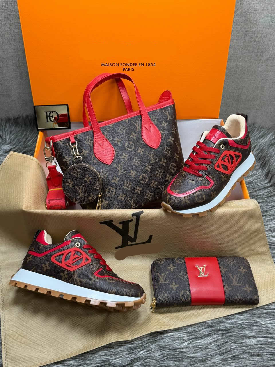Shoe bag set with LV logo on the side