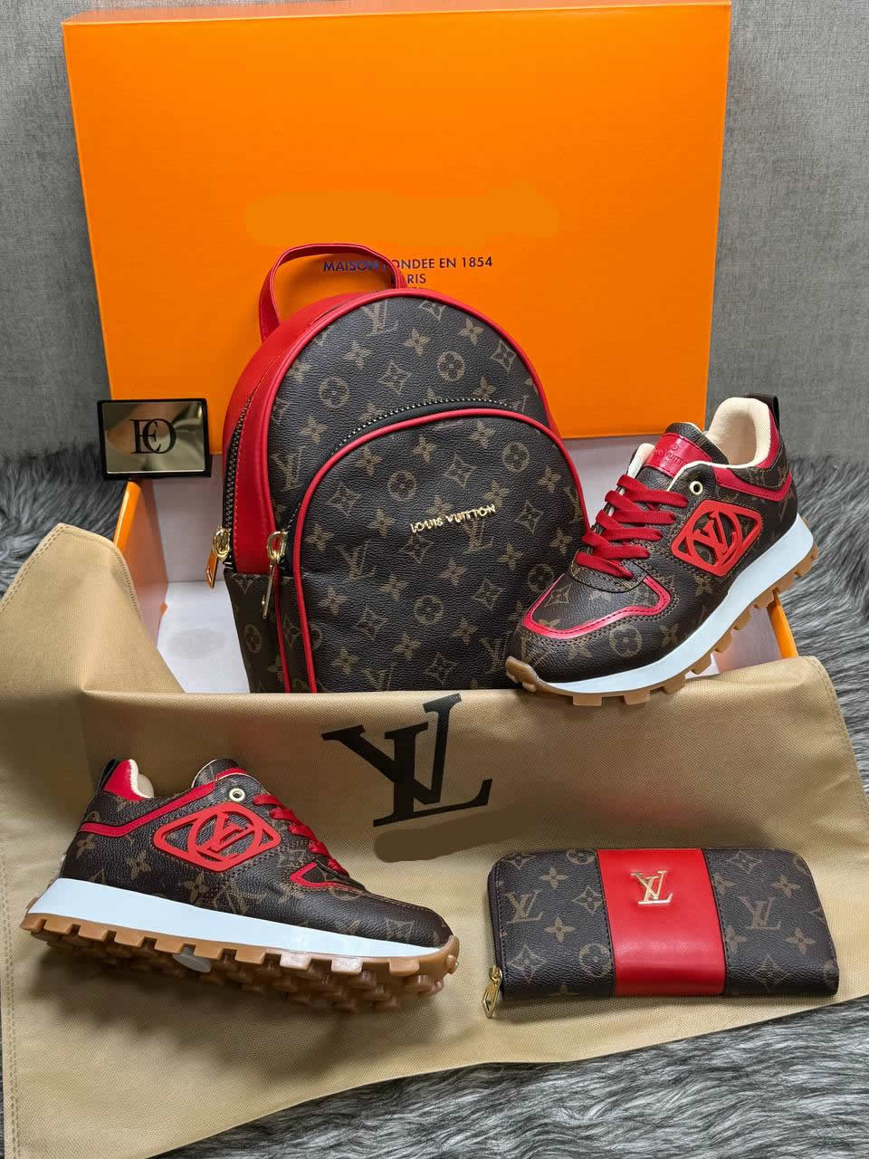 Shoe bag set with LV logo on the side