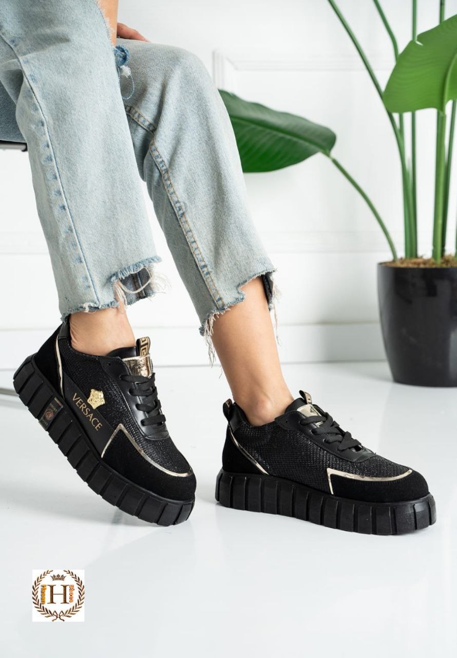 high-soled shoes