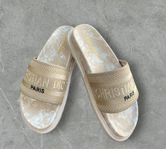 CD slippers