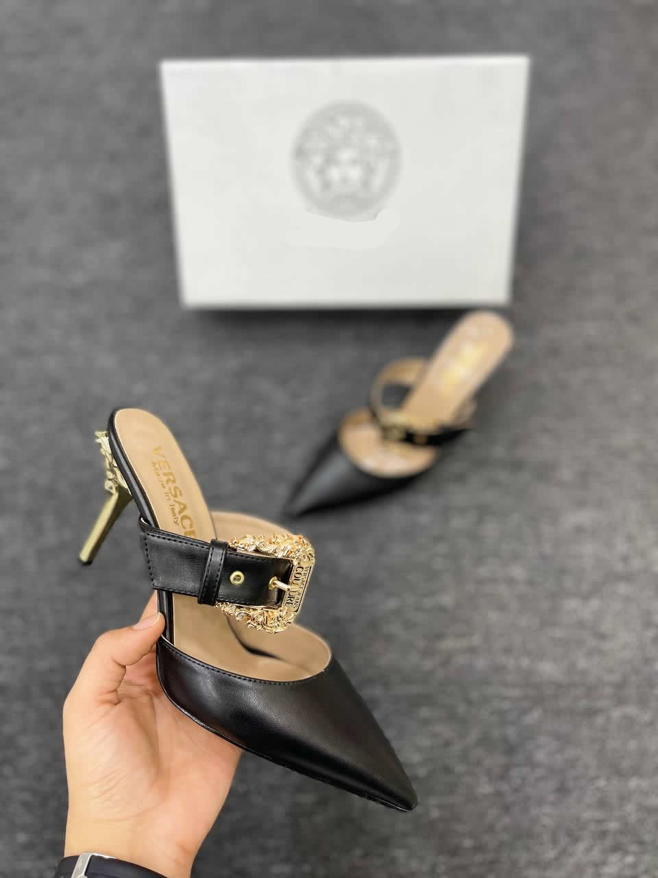 new season pointed heel shoes