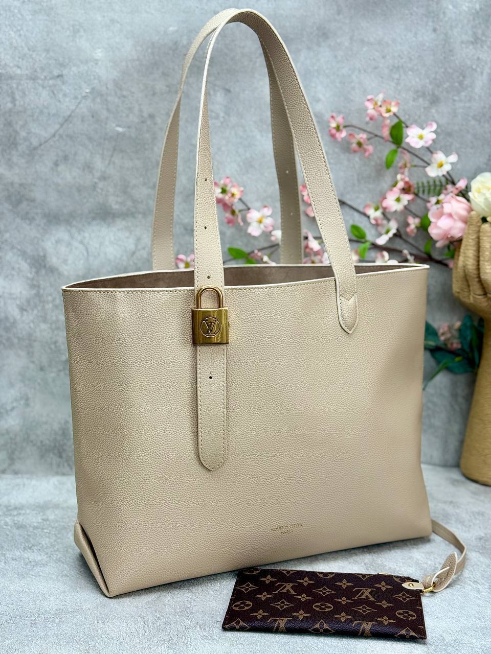 LV Low Key Cabas MM