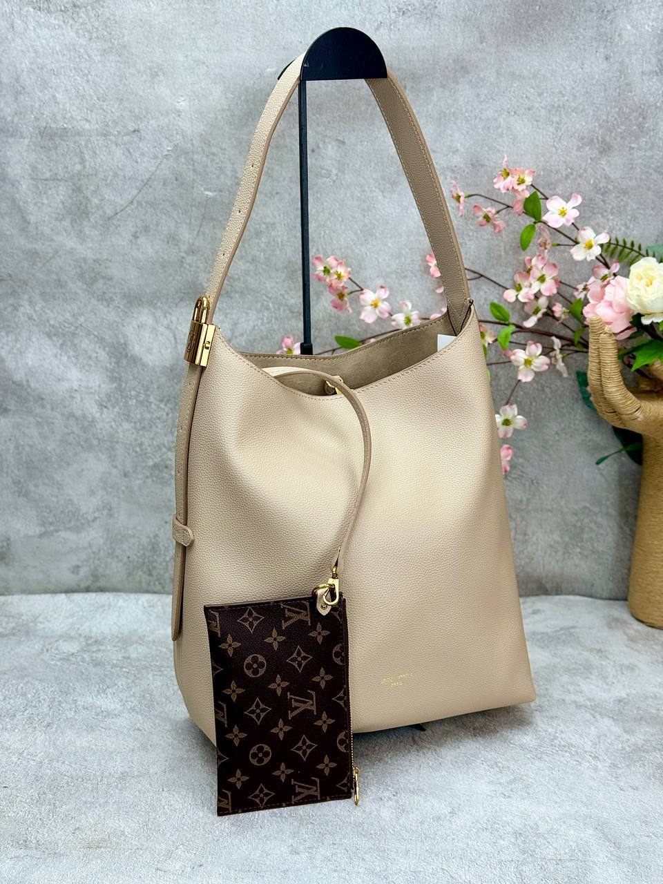 LV Low Key hobo MM