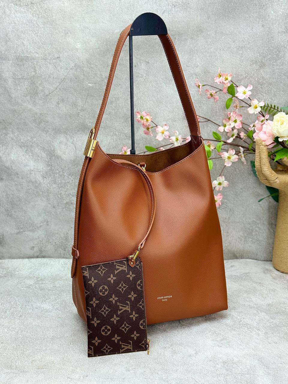 LV Low Key hobo MM