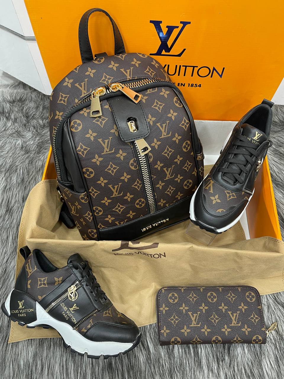 side zipper LV sneaker bag set