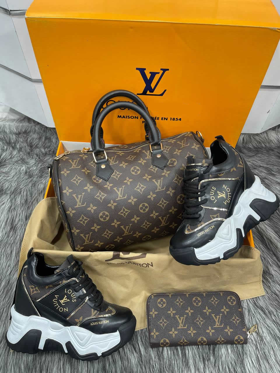 High-soled LV shoe set