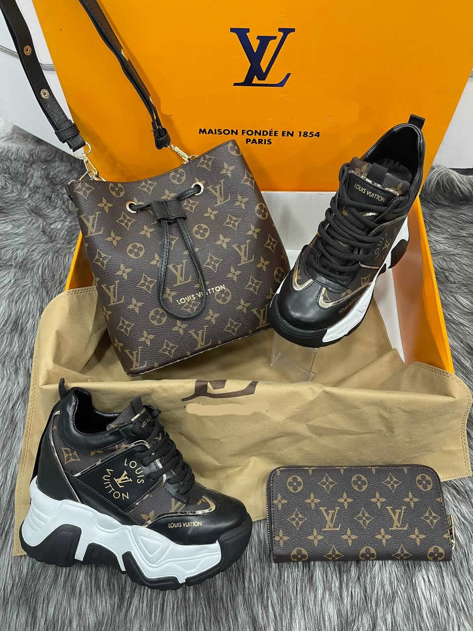 High-soled LV shoe set