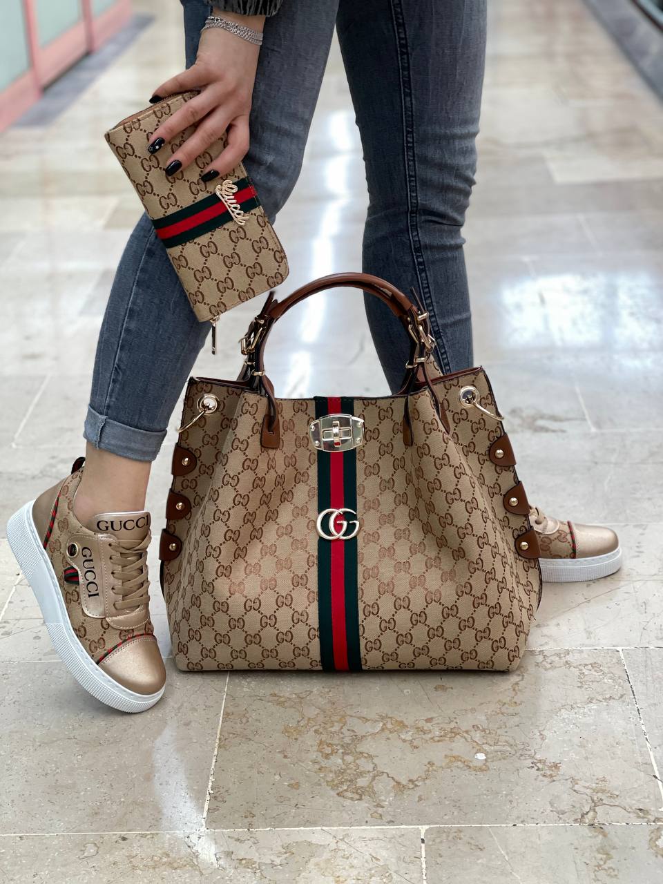 New shoe bag set with GG written on it