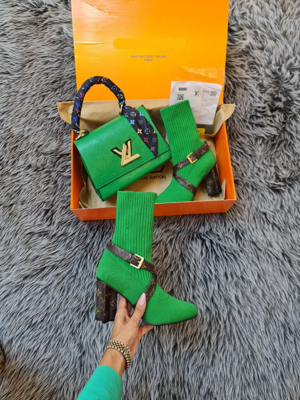 Suede detailed heeled shoes and bag set