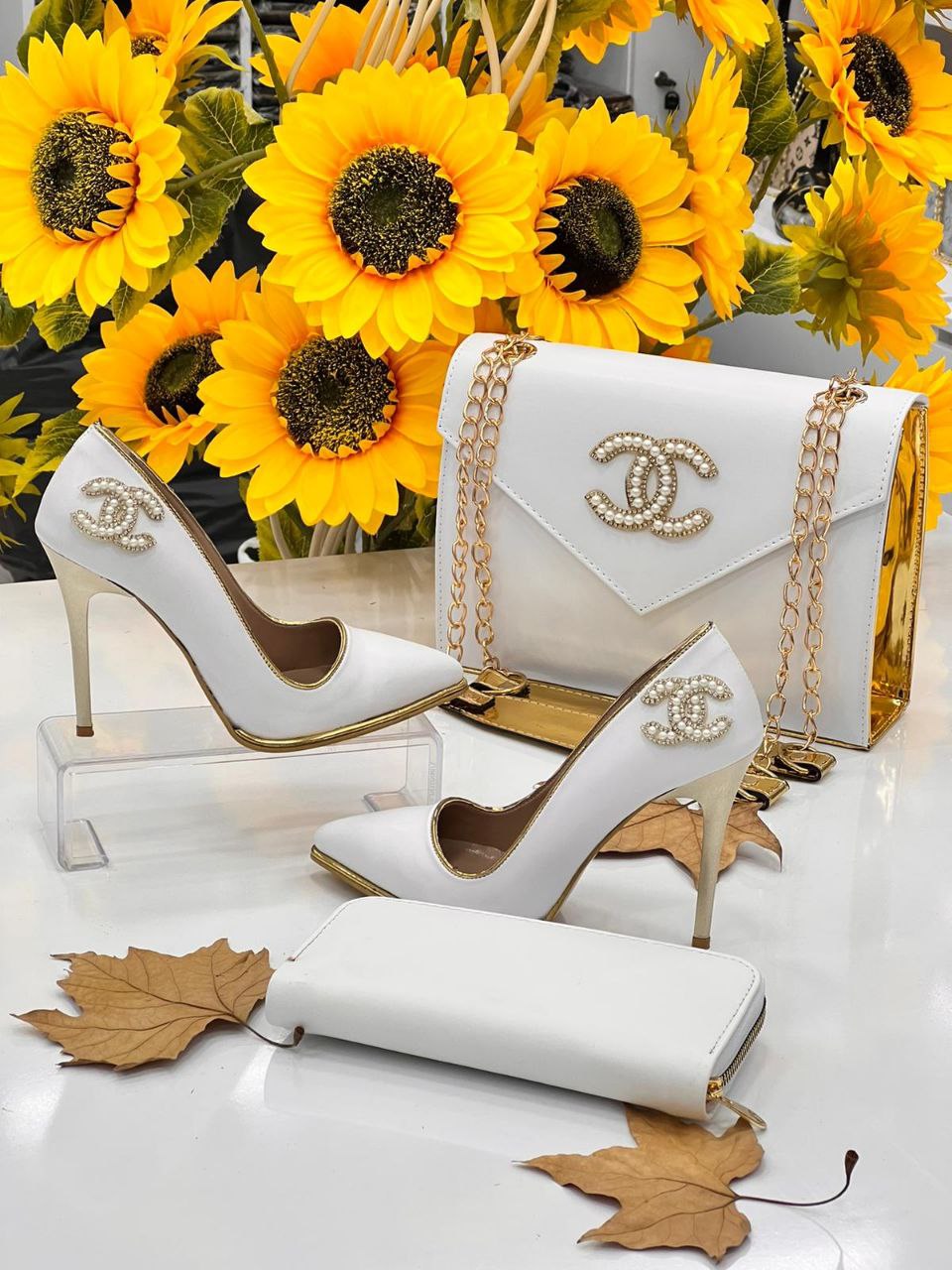 White heeled shoes bag set