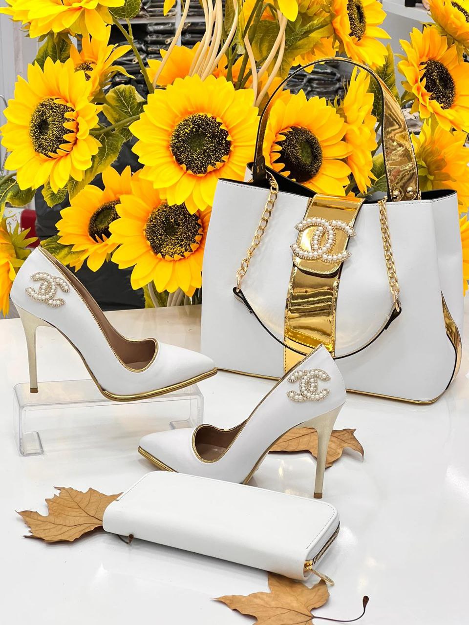 White heeled shoes bag set