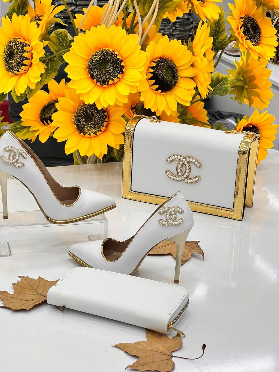 White heeled shoes bag set