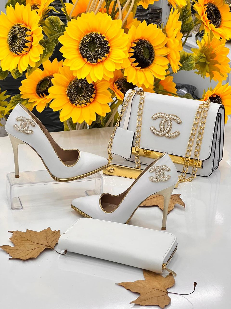 White heeled shoes bag set