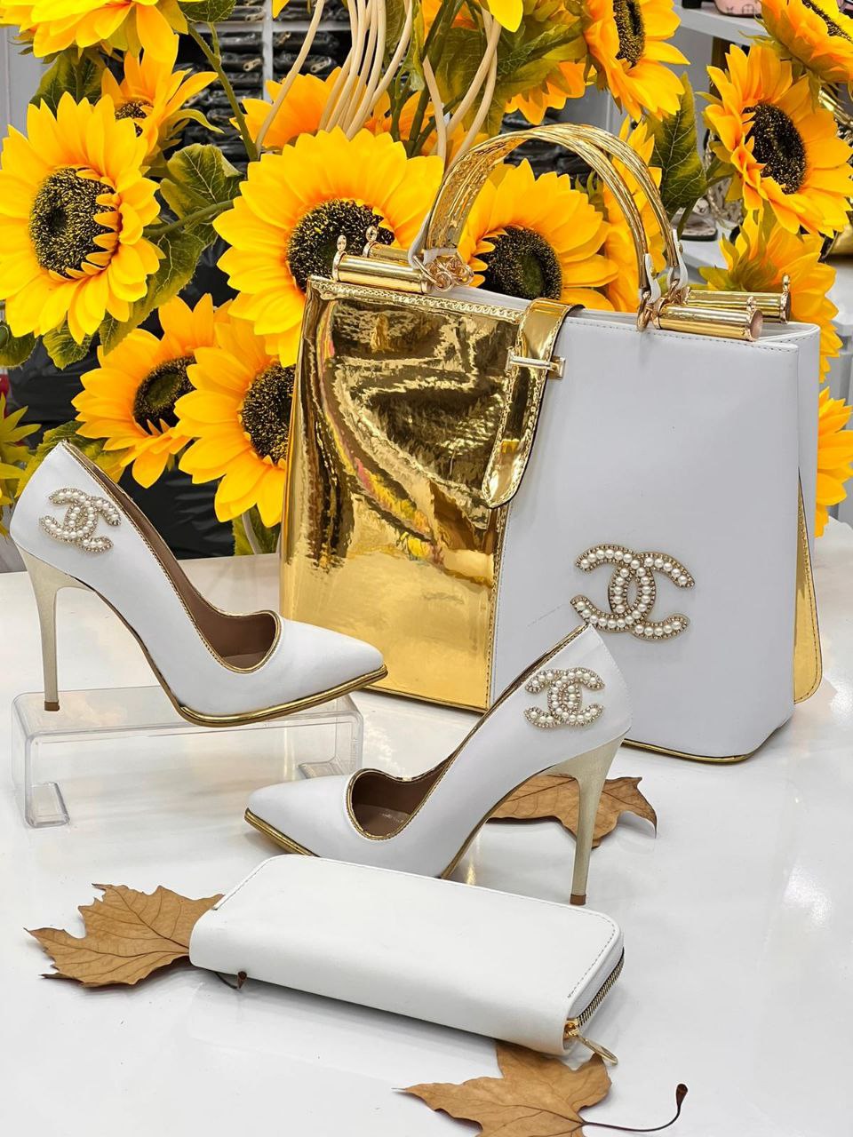 White heeled shoes bag set