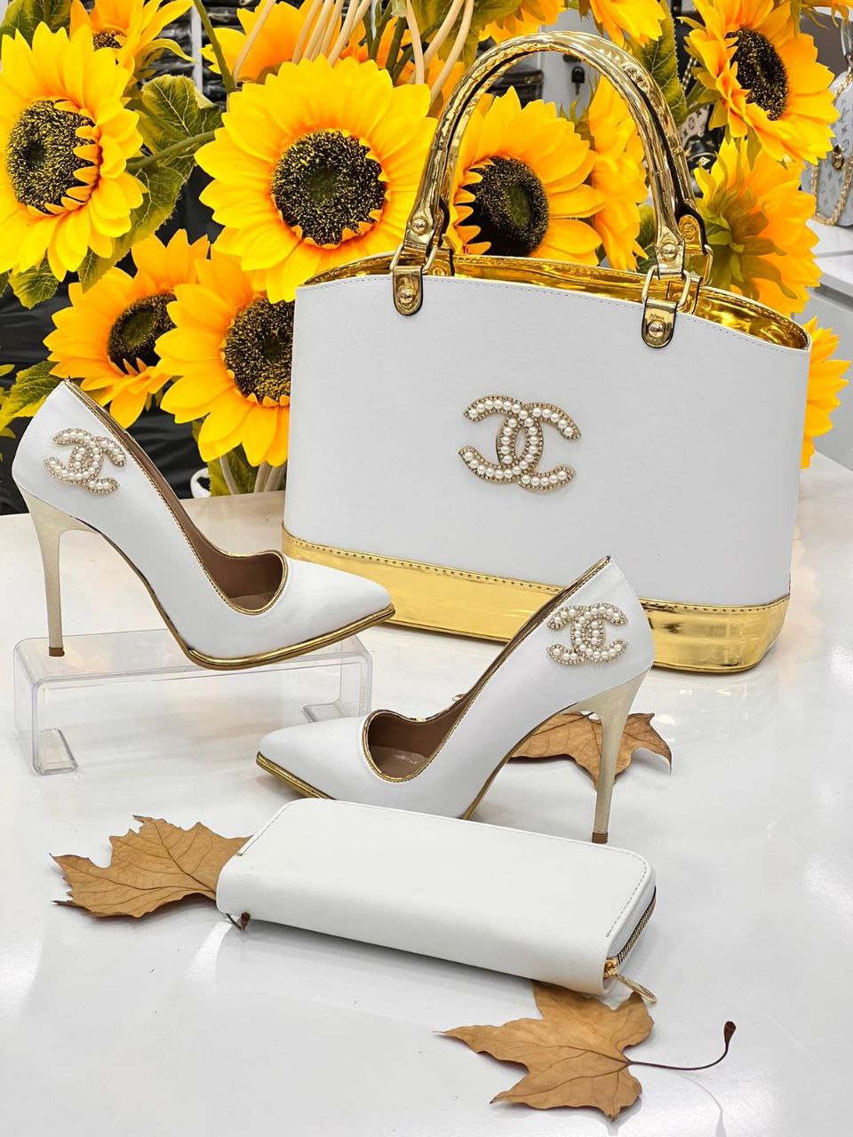 White heeled shoes bag set