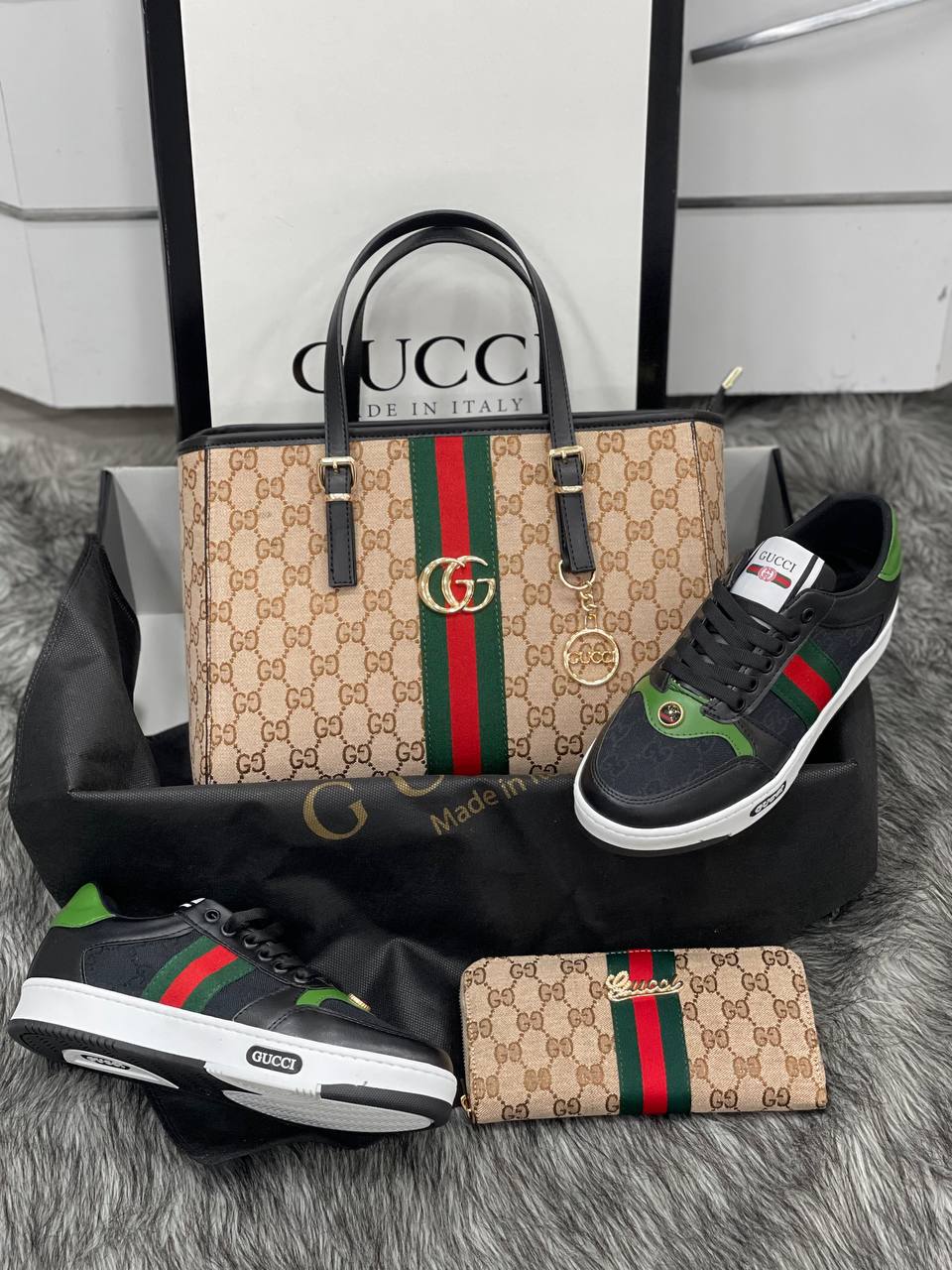 New season GG sneakers bag set