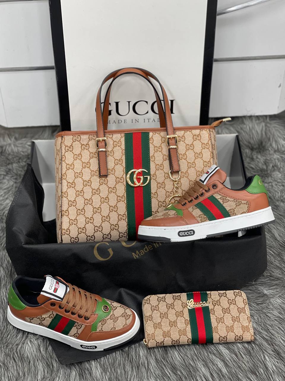 New season GG sneakers bag set