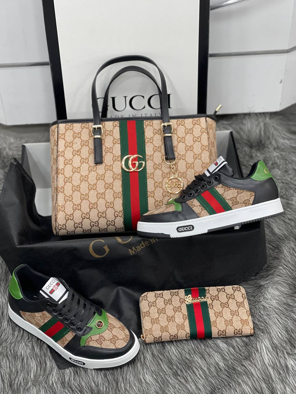 New season GG sneakers bag set