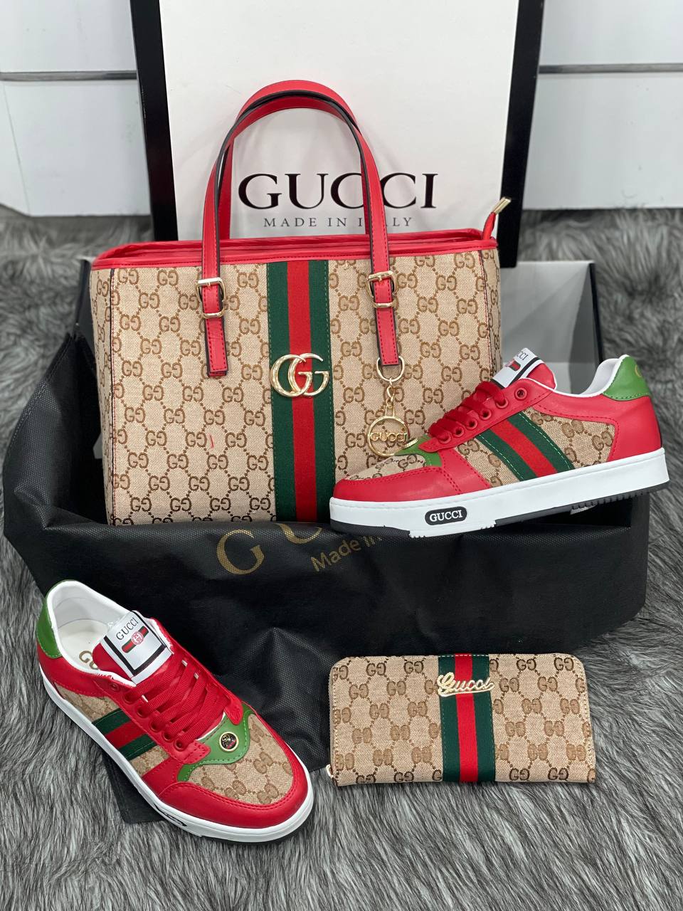 New season GG sneakers bag set