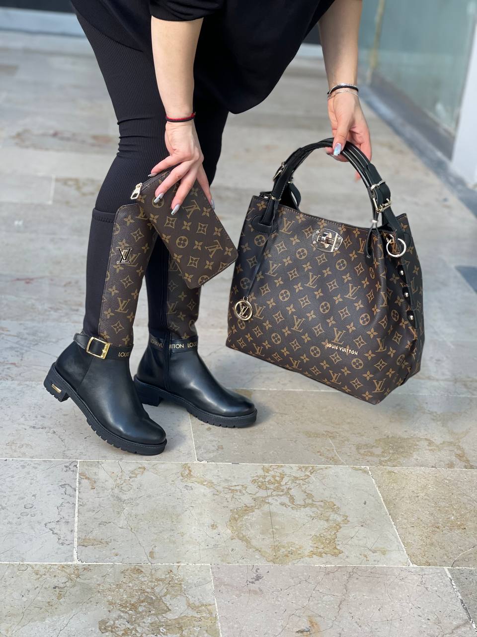 LV short black boot set